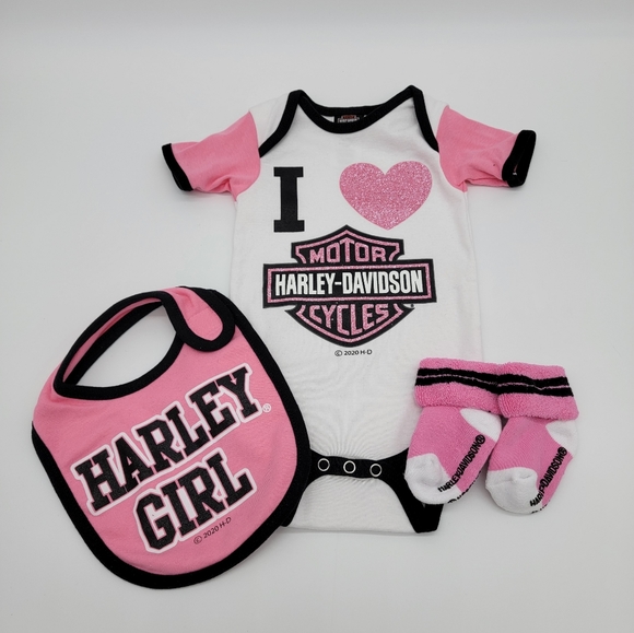 Pink Harley Davidson motorcycle diaper cake - Picture 10 of 15